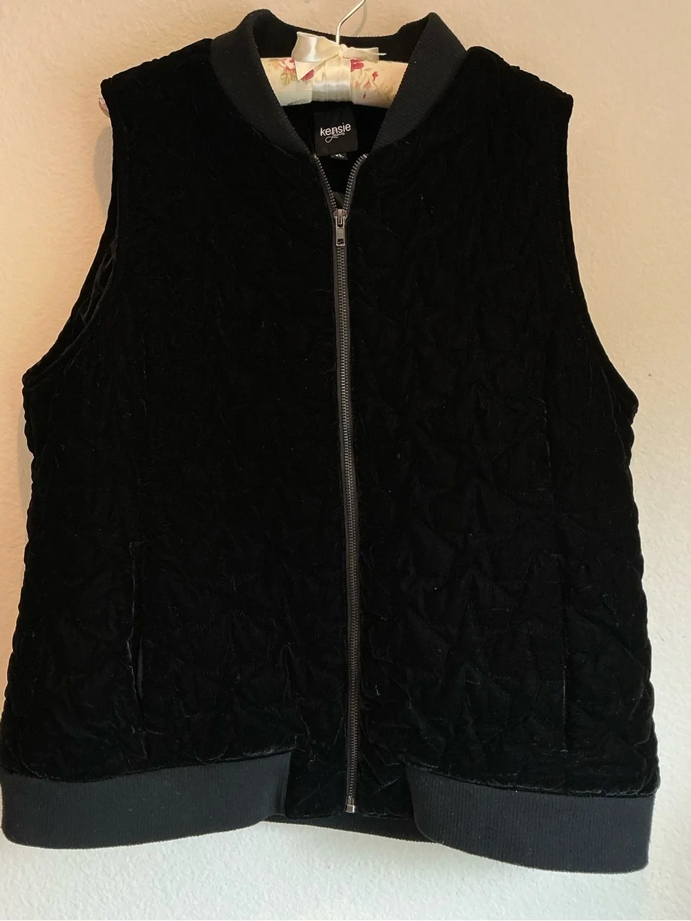 kensie Black Quilted Star Sleeveless Bomber Vest - size XL